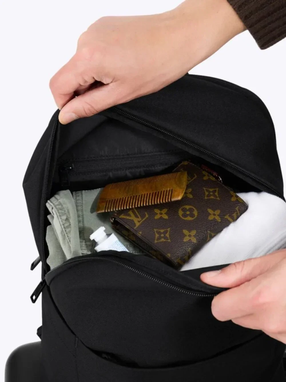 NWT in original bag - BEIS Travel The Classic Backpack in Black